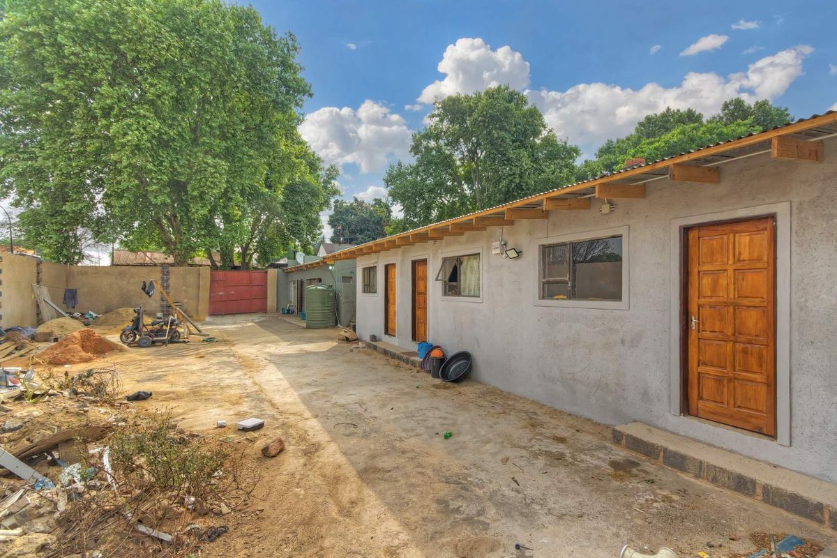 6 Bedroom investment property - Photo 3