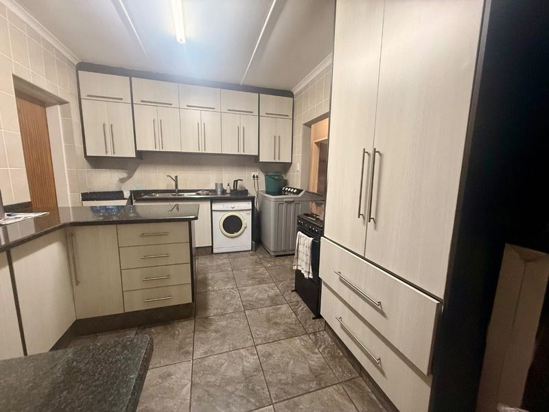 3 Bedroom Townhouse for Sale in Vryheid - Photo 5