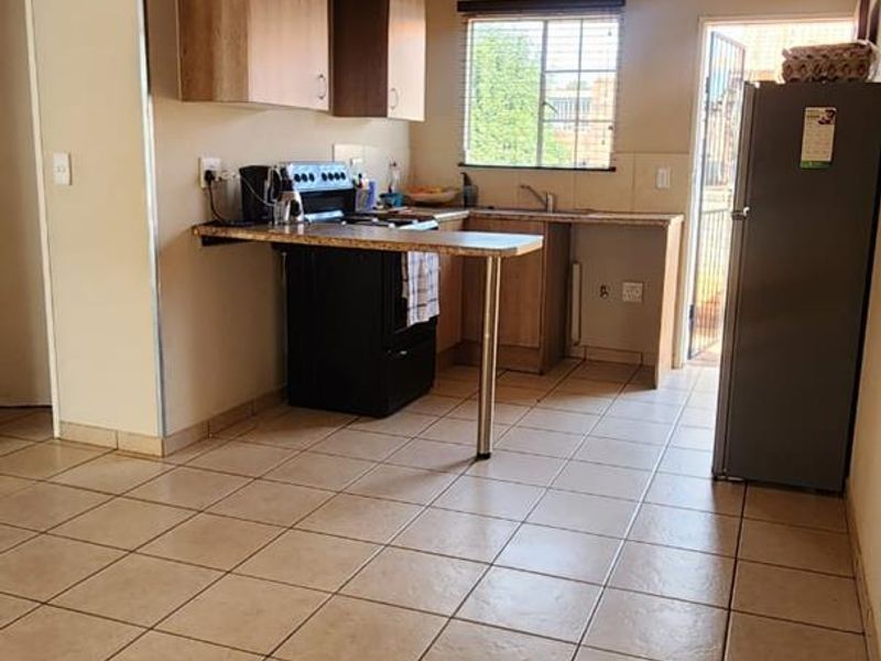 2 Bedroom Townhouse For Sale - Photo 5