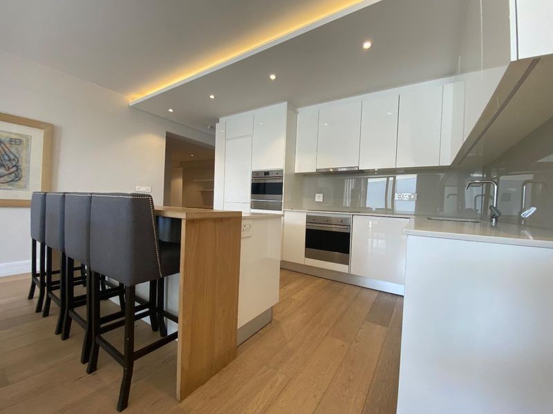 Airbnb Friendly, Two Bedroom Apartment: Prime Location, Modern Design - Photo 2