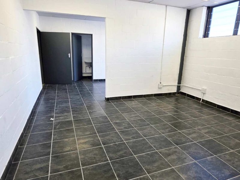 Spacious Warehouse in Retreat - Photo 6