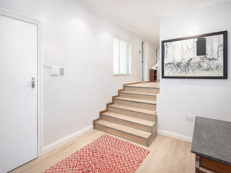 "Dive Into Comfort: Stunning Poolside Sanctuary with Granny Flat!" - Photo 10