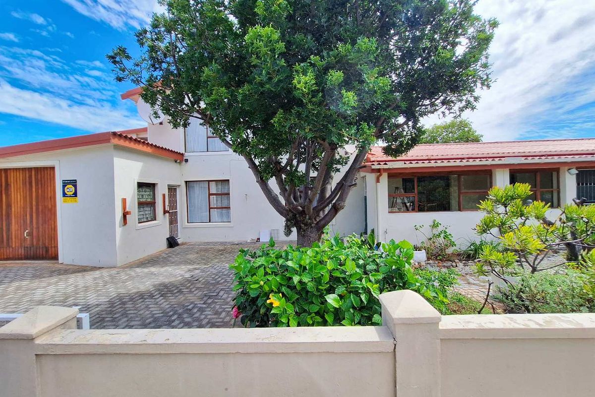 Kleinmond Avenues - Make an Offer! - Photo 3
