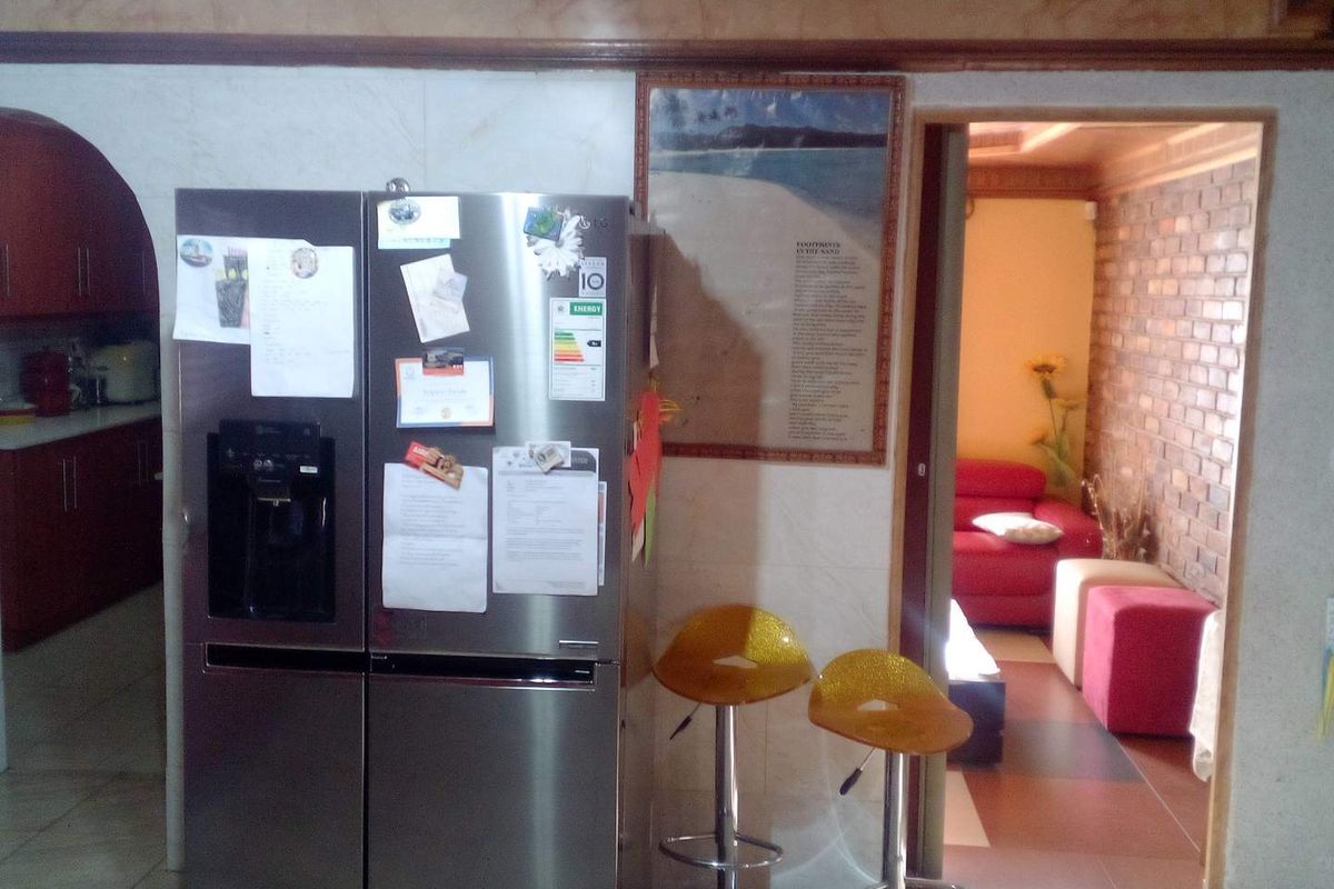 LUXURY AT ITS BEST!! PRICE NEGOTIABLE - Photo 5