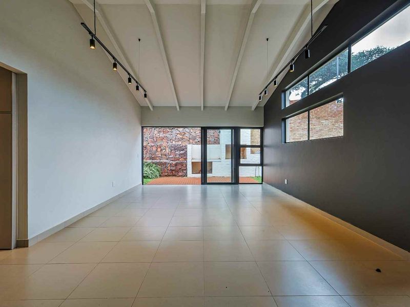 Secure 3 Bedroom Apartment in Constantia Park - Photo 9