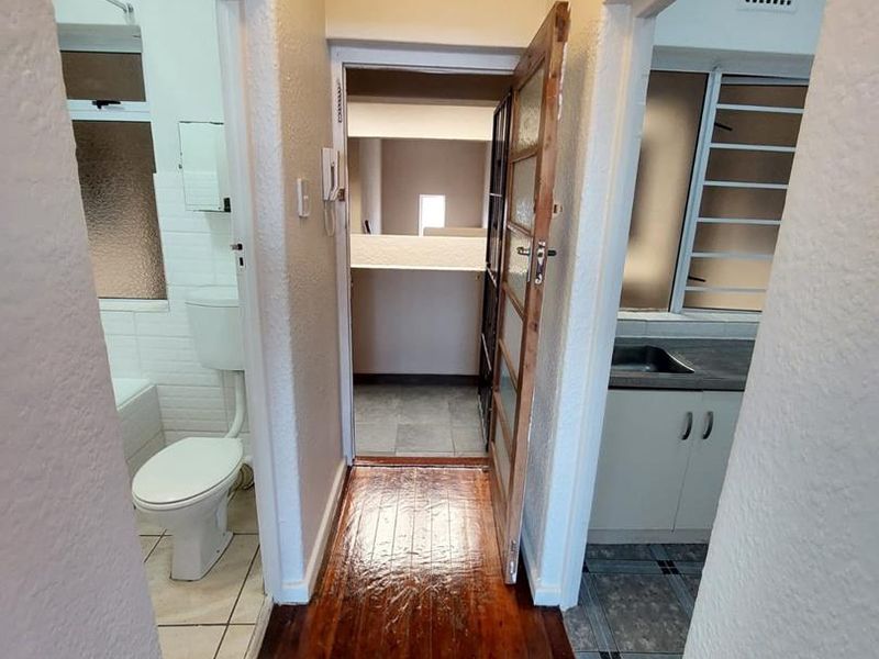 Bachelor Apartment for Rent in Mowbray - Photo 6