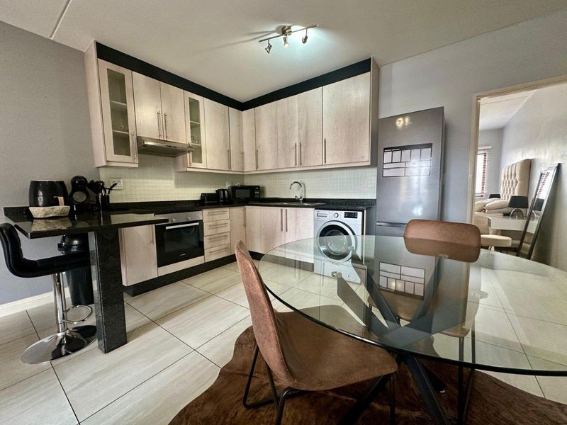 A MODERN ONE BEDROOM FURNISHED APARTMENT - Photo 3