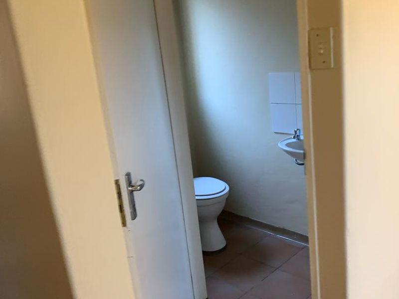 NEAT 2 BEDROOM TOWNHOUSE FOR SALE KHOMASDAL - Photo 7