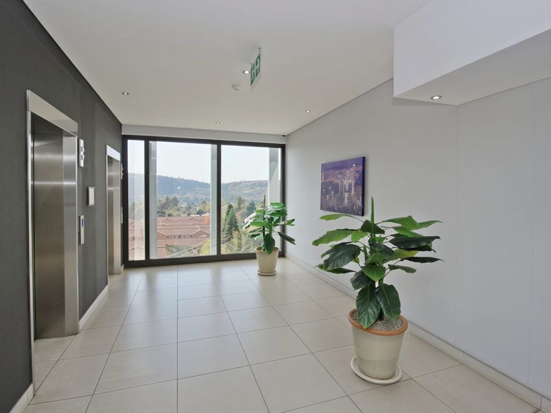 Modern Bachelor Apartment For Sale - Photo 3