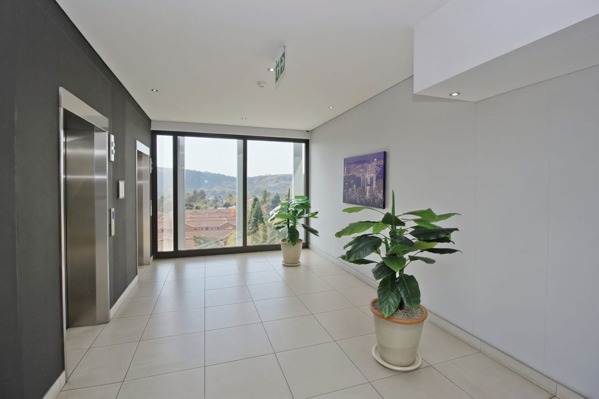 Modern Bachelor Apartment For Sale - Photo 3