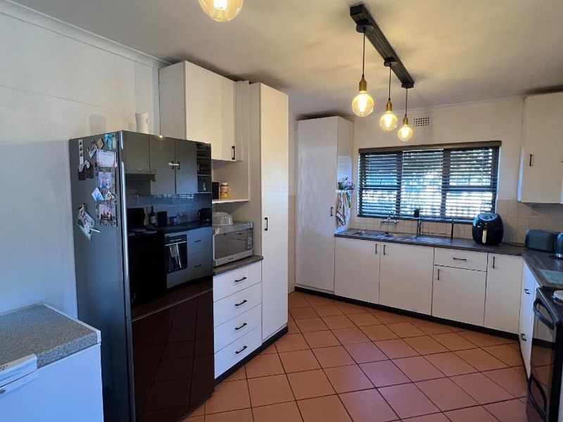 4 Bedroom House For Sale In Morgenster, Brackenfell - Photo 7