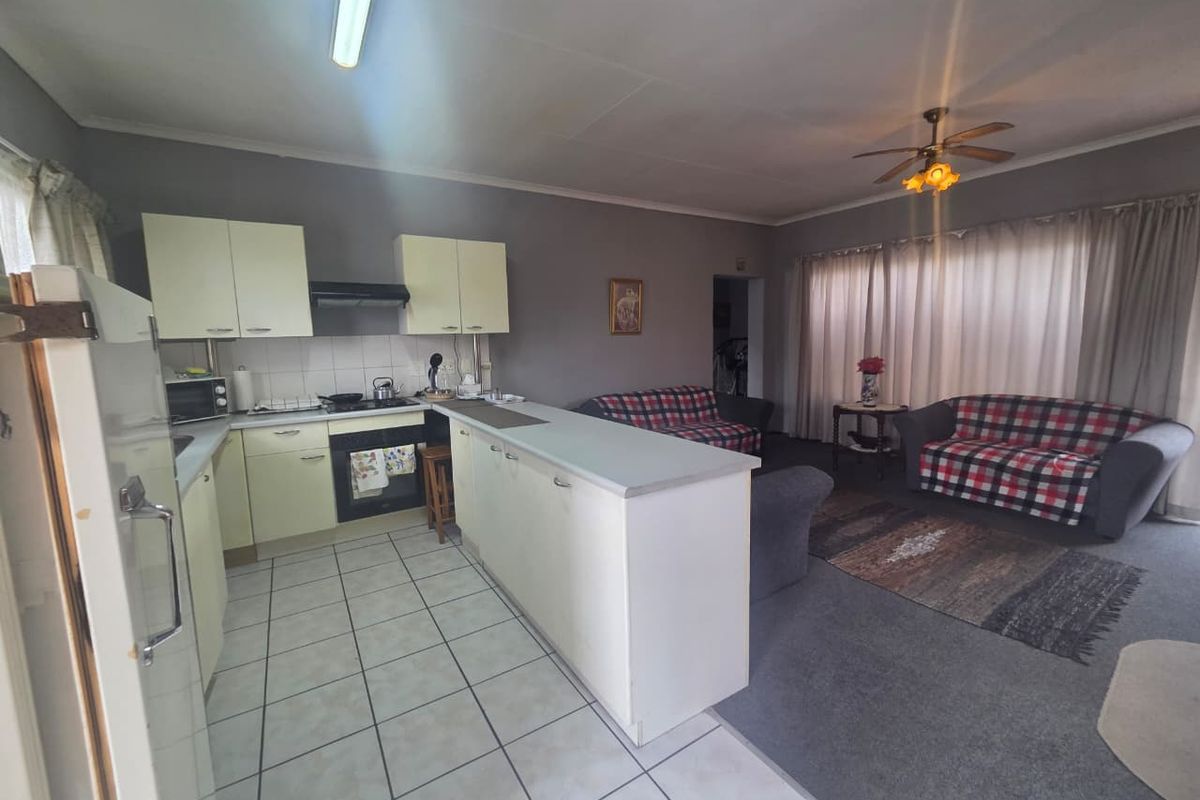 Spacious 3-Bedroom Facebrick Townhouse in Prime Groblerpark - Photo 3