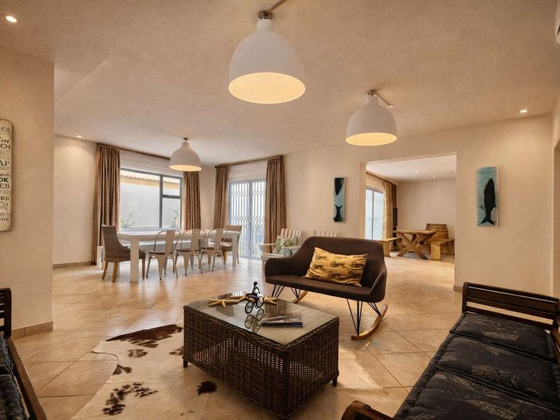 Live Large: Expansive Home with Security & Entertainment - Photo 2