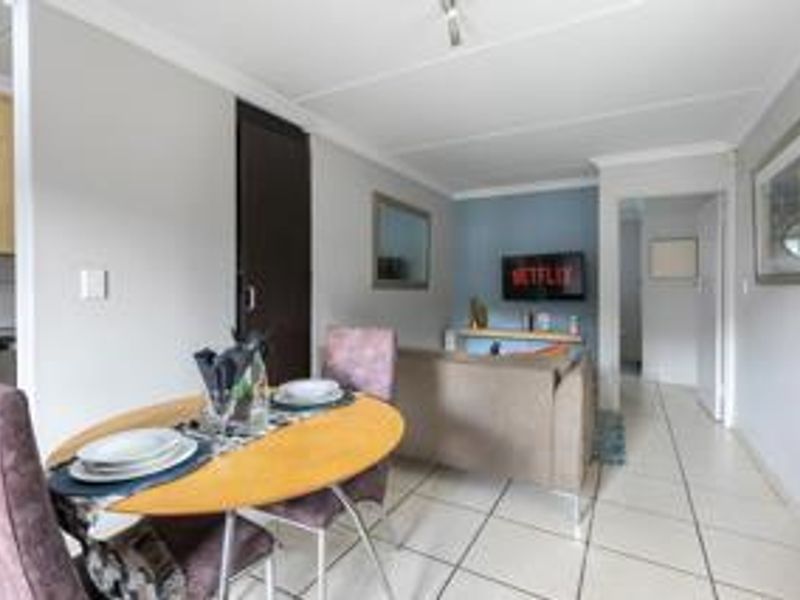 FURNISHED 1 BEDROOM GROUND FLOOR - Photo 10
