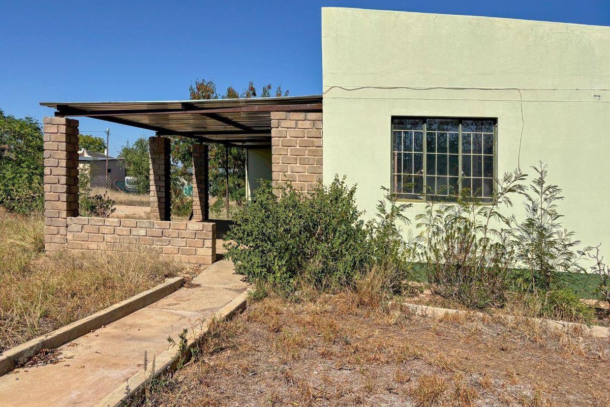Outjo:  Modest small 2 Bedr home is for Sale - Photo 2