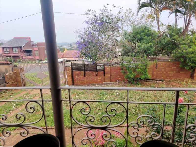 Elevated house with the 360 degree view over the Isipingo Hills - Photo 6