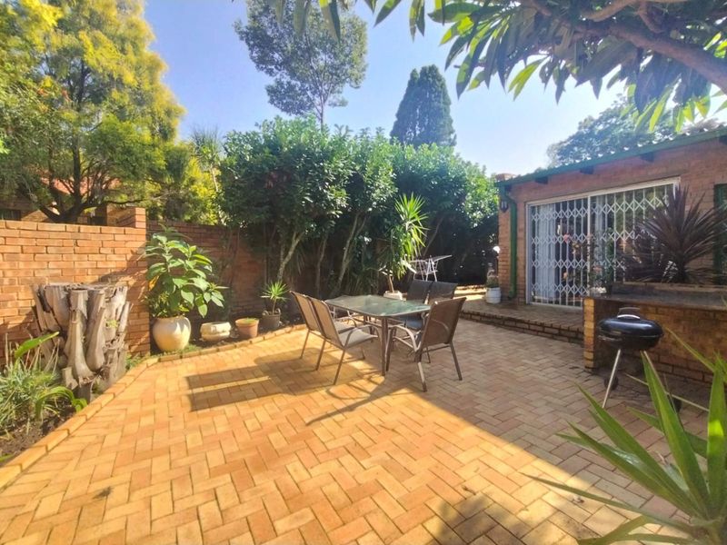 3 Bedroom Townhouse with Home Office for sale Wilgeheuwel/Radiokop - Photo 3