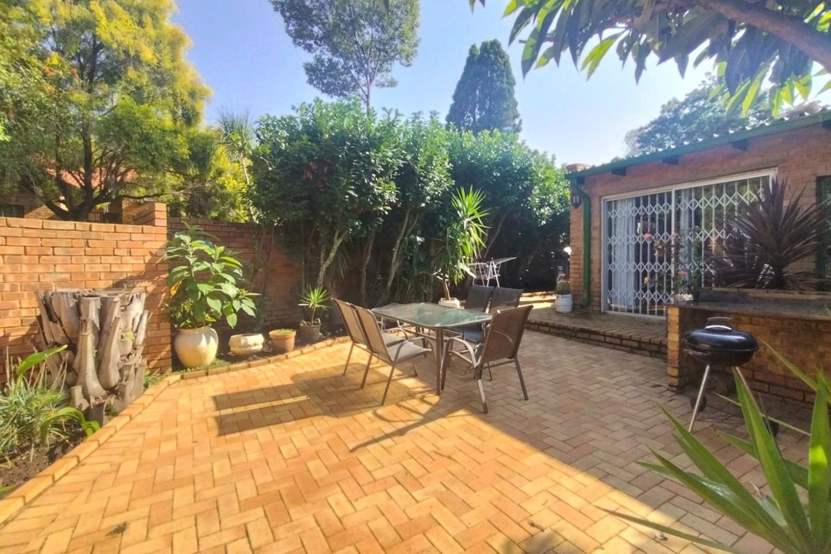 3 Bedroom Townhouse with Home Office for sale Wilgeheuwel/Radiokop - Photo 3