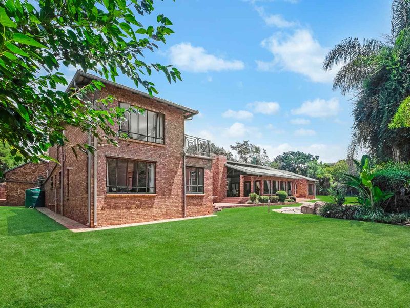 6 Bedroom Family Home For Sale In Bryanston - Photo 2