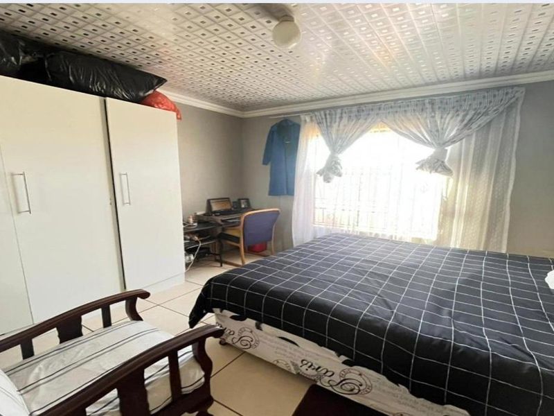 3 Bedroom House for Sale in  Soshanguve East - Photo 5