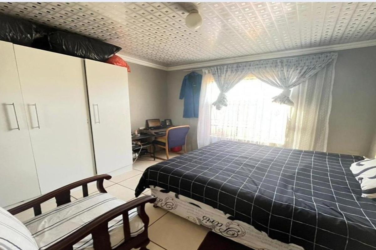 3 Bedroom House for Sale in  Soshanguve East - Photo 5