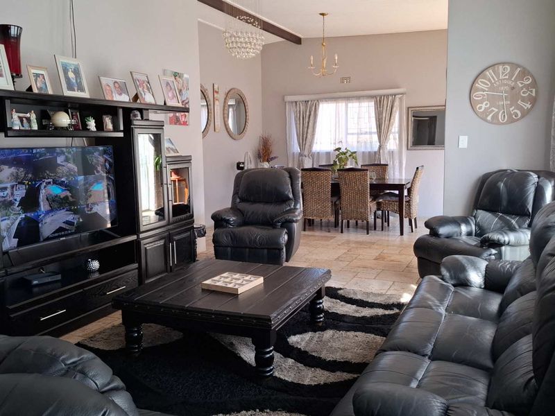 Low Maintenance Home in Central Brackenhurst - Photo 6