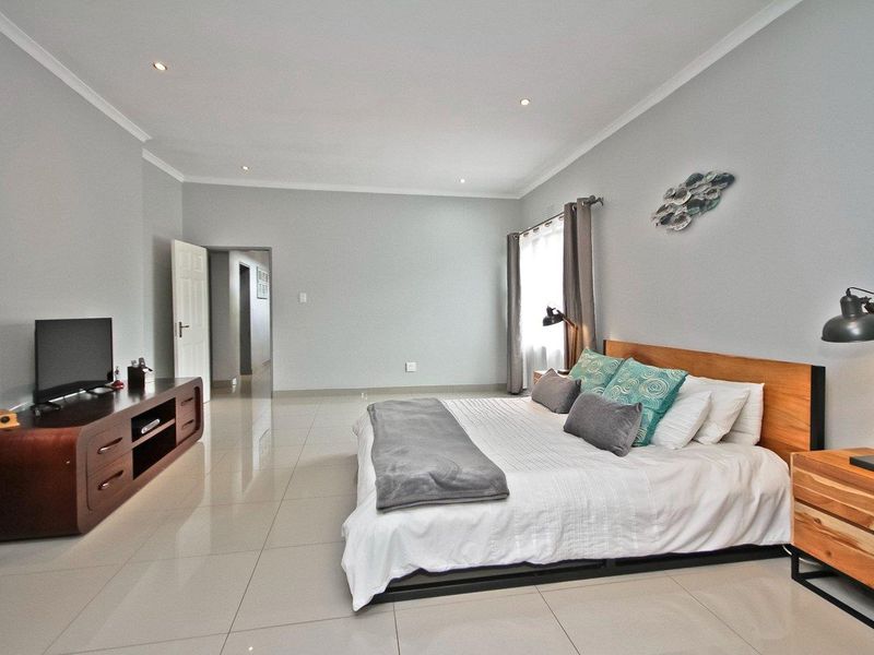 Timeless Charm Meets Modern Luxury! - Photo 10