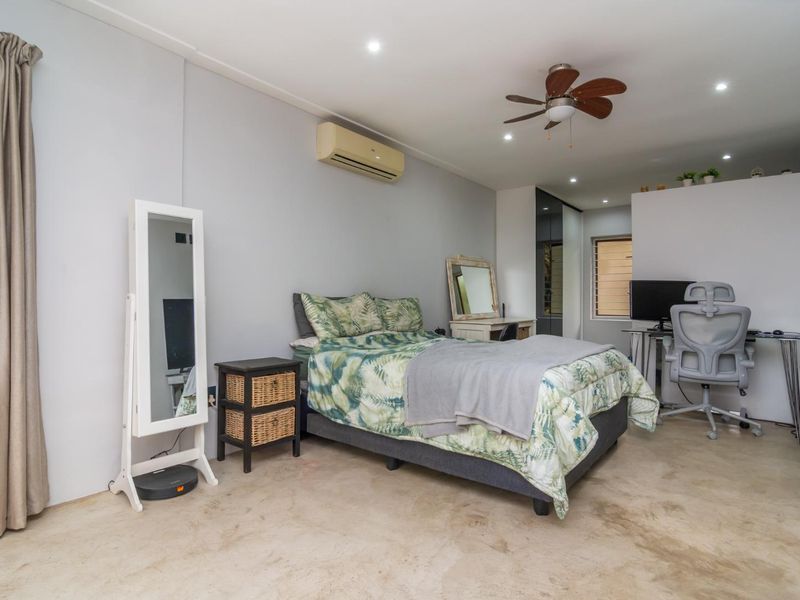 Ultra-modern 4-bedroom townhouse – Move-In Ready! - Photo 8