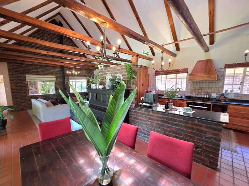 Expansive 4 Bed Home Plus 2 Flatlets, set in Parklike Gardens. - Photo 10