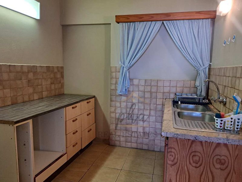 5 Bedroom family home with flatlet for sale in Walvis Bay selling for N$4.7 mil - Photo 9