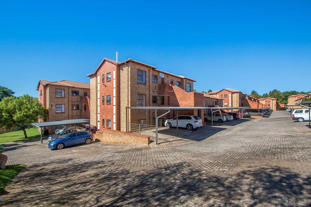 Spacious well kept face brick apartments 