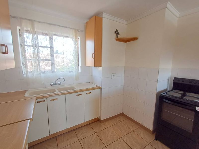 Charming Lock-Up-And-Go starter unit in a well located complex - Photo 7