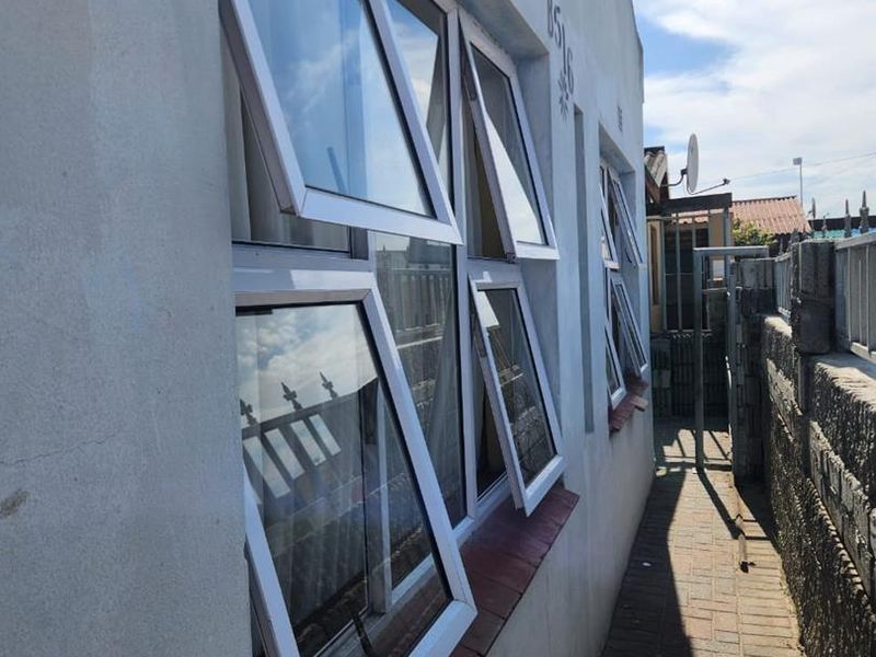 Charming 3-Bedroom Home for Sale in B Section, Khayelitsha - Photo 3