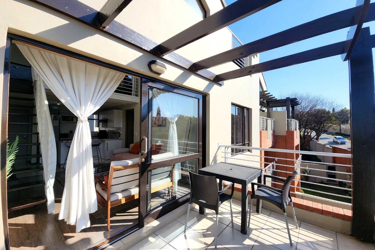 Modern 1-Bedroom Loft Apartment with Double Balcony & Scenic Views – Lonehill Versatile Loft | Prime Location - Photo 5