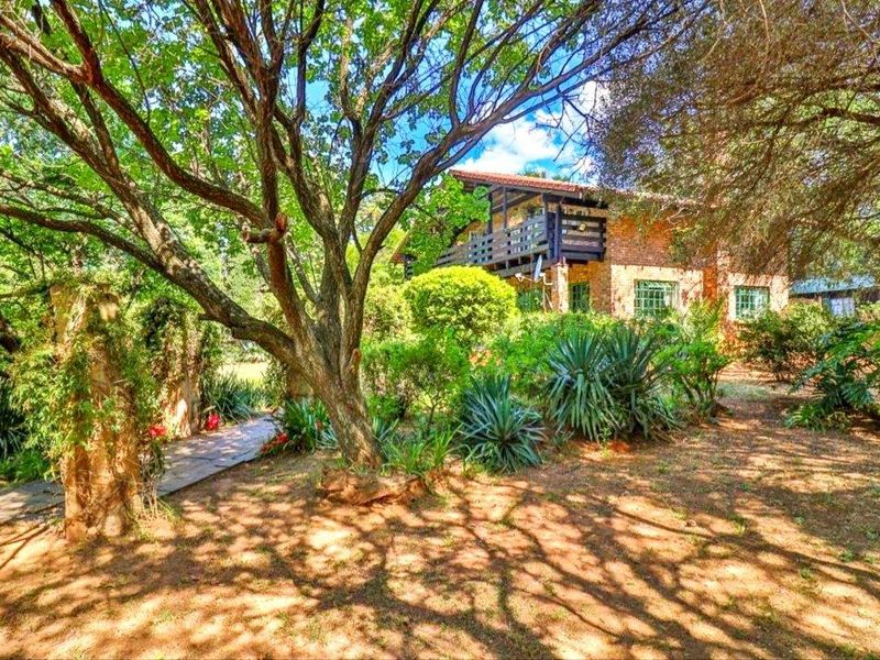 "A phenomenal residence is characterised by a generously sized land." - Photo 8