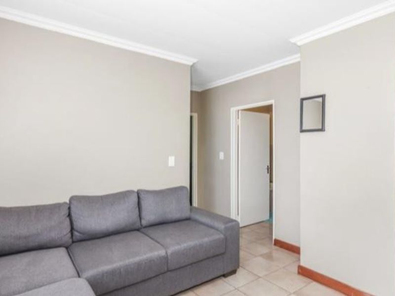 Welcome to a modern urban retreat! - Photo 8