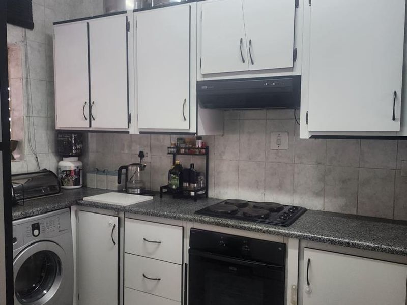 2 Bedroom Apartment for Sale in Croydon - Photo 5