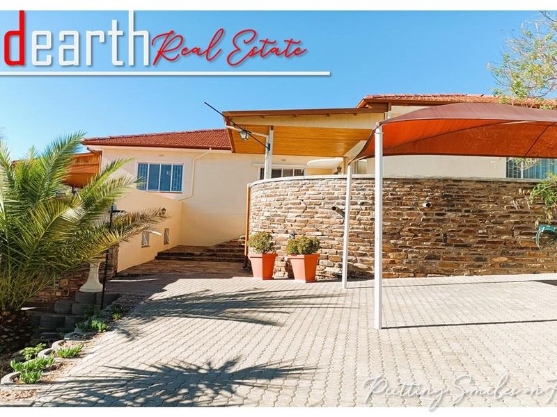 “Versatile Style With Vintage Appeal” - Photo 4