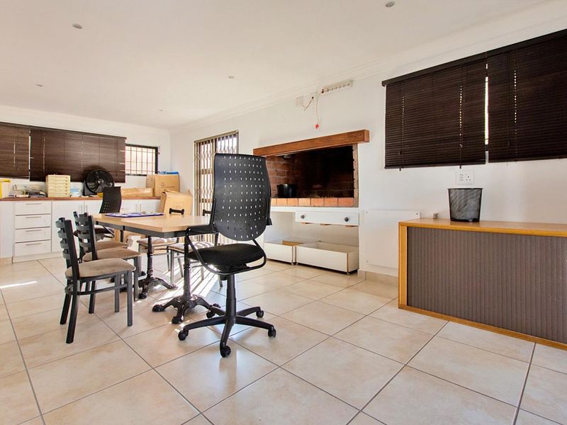 Victorian Style Property in Center of Town. - Photo 4