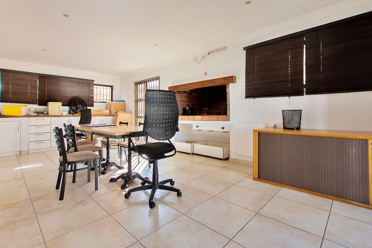 Victorian Style Property in Center of Town. - Photo 4