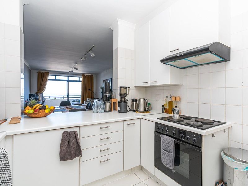 Elevated Apartment with Breathtaking Views at the Foot of Signal Hill - Photo 10