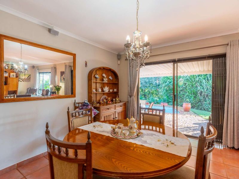 Spacious Family Home with Guest Cottage in Forest Hills - Photo 3