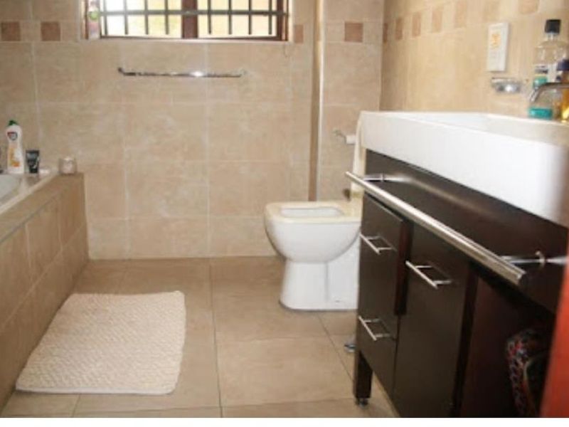 Unfurnished 2 Bed 2 Bath apartment - Photo 6