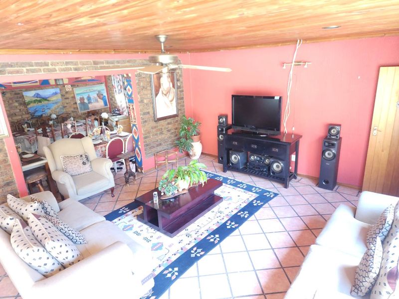 A RARE RESIDENTIAL OPPORTUNITY WITH SPACE, PRIVACY & EXCEPTIONAL INCOME-PRODUCING POTENTIAL - Photo 8