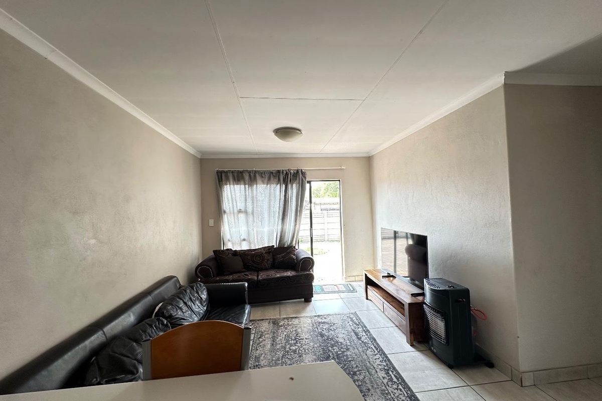 3 Bedroom House(Townhouse) - Photo 5