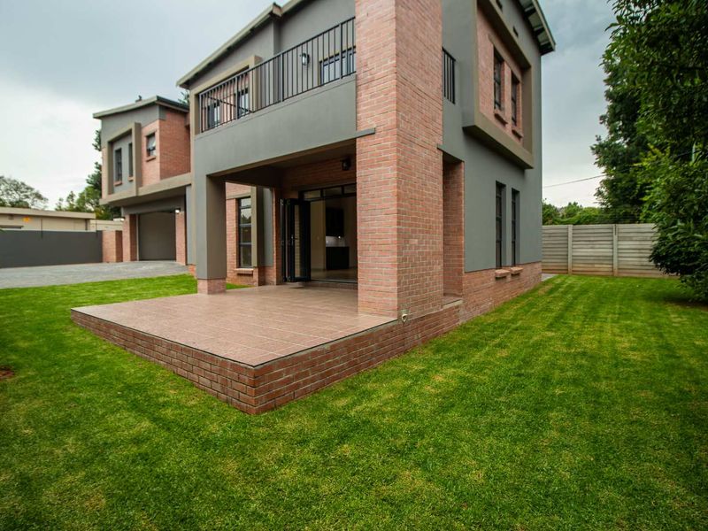 3 Bedroom Modern Home with Solar in Secure Complex - Photo 10