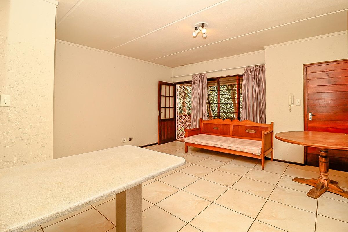 Lock Up and Go Garden Apartment! - Photo 5