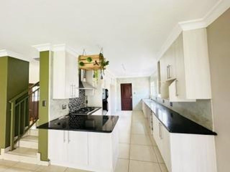 Spacious 3-Bedroom Family Home To Rent in Wild Teak Estate, Montana - Photo 7