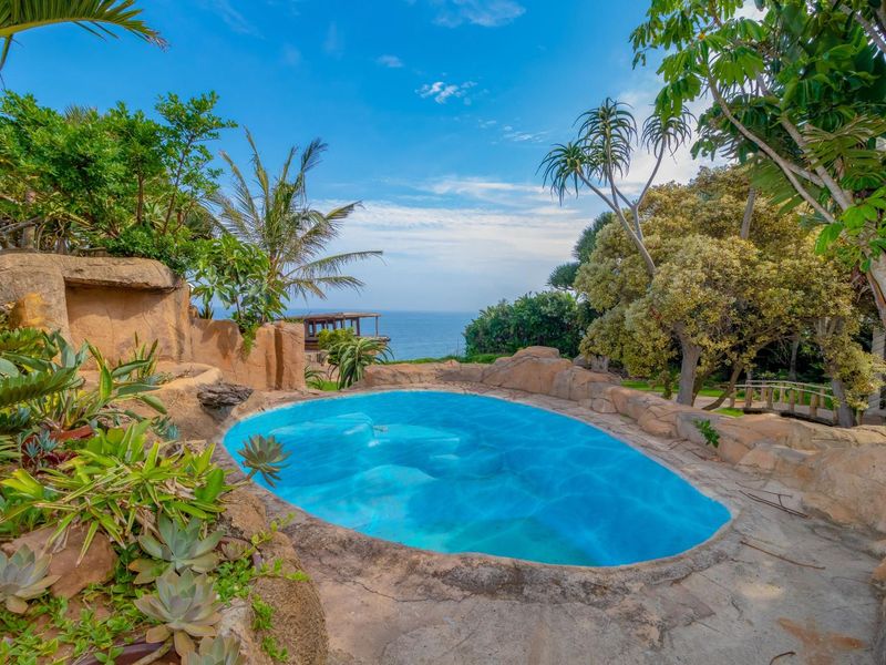 Edge of the ocean - Photo 6