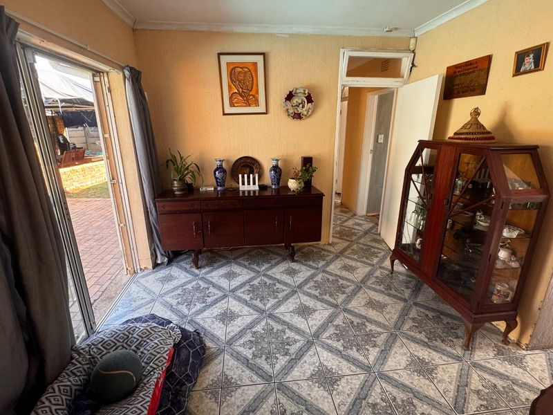 Lovely Family Home for Sale with Solar - Photo 3